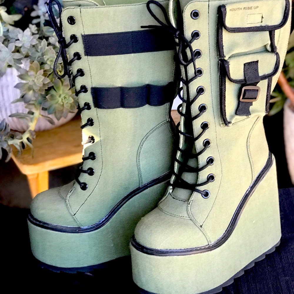 These are YRU boots not made any more, brand new , size u.s 7.5